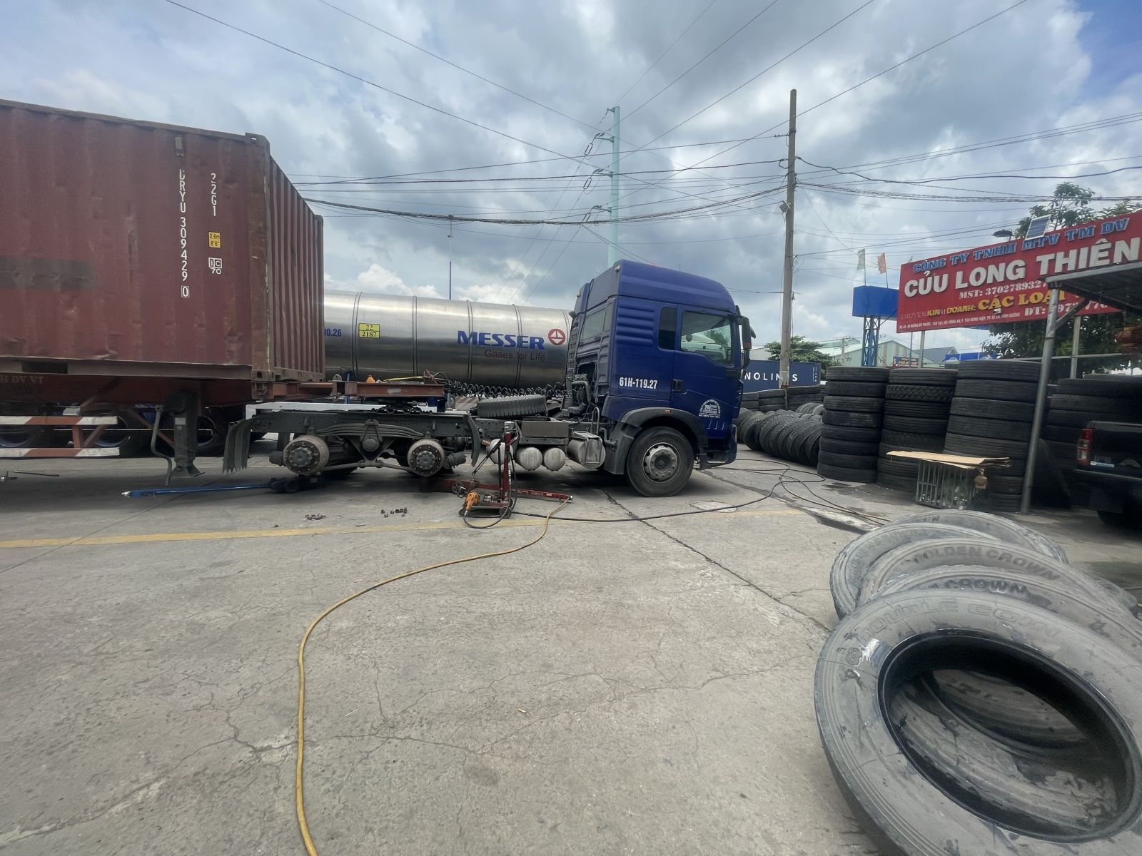 VÁ VỎ XE BEN, CONTAINER, DU LỊCH - 24/24 - VÁ VỎ ĐÊM TẠI CÂY XĂNG 68 DĨ AN BÌNH DƯƠNG